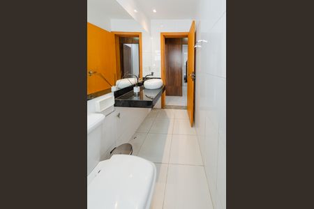 Apartamento para alugar com 220m², 3 quartos e 3 vagas Apartamento para alugar com 220m², 3 quartos e 3 vagasBanheiro social