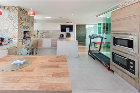 Apartamento para alugar com 220m², 3 quartos e 3 vagas Apartamento para alugar com 220m², 3 quartos e 3 vagasCozinha