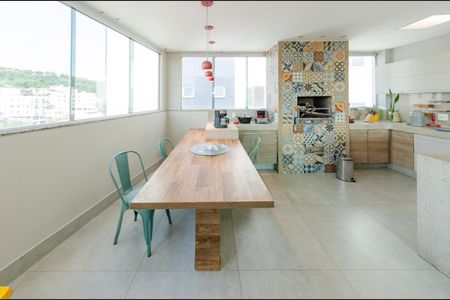 Apartamento para alugar com 220m², 3 quartos e 3 vagas Apartamento para alugar com 220m², 3 quartos e 3 vagasCozinha