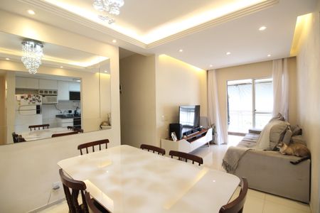 Sala de apartamento para alugar com 3 quartos, 77m² em Taquara, Rio de Janeiro