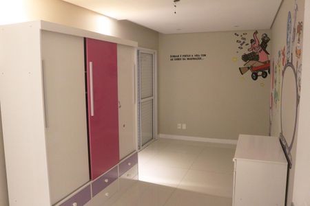 Casa à venda com 299m², 4 quartos e 4 vagasSuíte 2