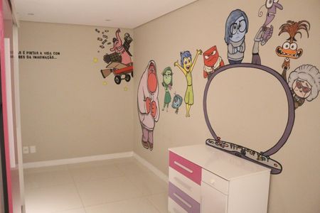 Casa à venda com 299m², 4 quartos e 4 vagasSuíte 2