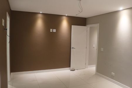Casa à venda com 299m², 4 quartos e 4 vagasSuíte 1