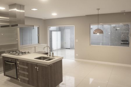 Casa à venda com 299m², 4 quartos e 4 vagasCozinha