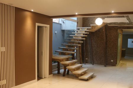 Casa à venda com 299m², 4 quartos e 4 vagasSala