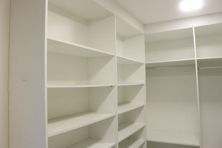 Casa à venda com 299m², 4 quartos e 4 vagasCloset da suíte 1