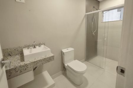 Casa à venda com 299m², 4 quartos e 4 vagasBanheiro da Suíte 2