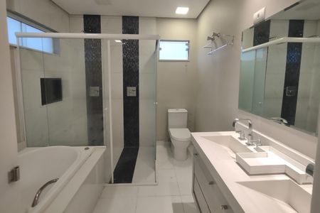 Casa à venda com 299m², 4 quartos e 4 vagasBanheiro da Suíte 1