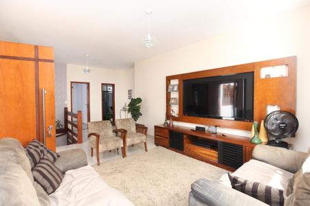 Casa para alugar com 5 quartos, 250m² em Jardim Riacho das Pedras, Contagem