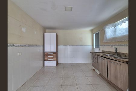 Casa à venda com 180m², 3 quartos e 3 vagasCozinha 