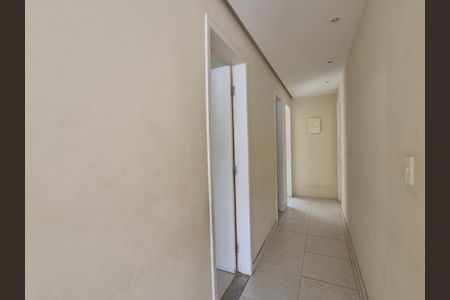 Casa à venda com 180m², 3 quartos e 3 vagasCorredor 