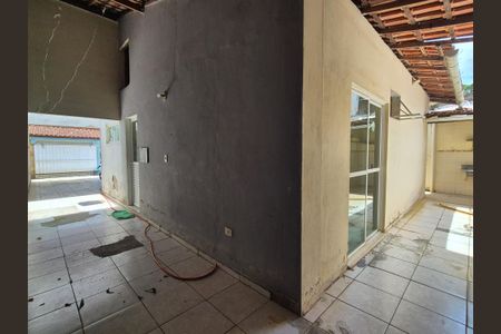 Casa à venda com 180m², 3 quartos e 3 vagasÁrea externa 