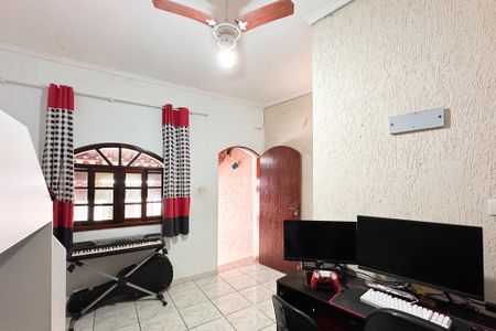 Casa à venda com 180m², 3 quartos e 1 vagaSuíte 