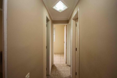 Corredor de apartamento para alugar com 2 quartos, 71m² em Vila Fatima, São Paulo