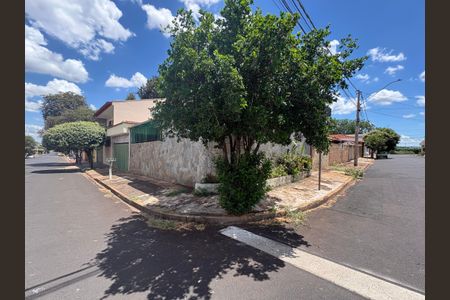 Casa para alugar com 163m², 3 quartos e 2 vagasFachada esquina 