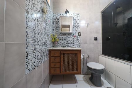 Casa para alugar com 163m², 3 quartos e 2 vagasBanheiro da Suíte