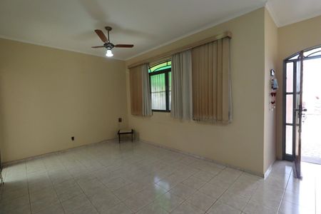 Casa para alugar com 163m², 3 quartos e 2 vagasSala