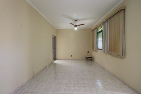 Casa para alugar com 163m², 3 quartos e 2 vagasSala