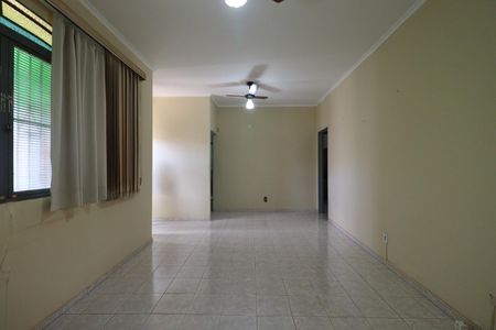 Casa para alugar com 163m², 3 quartos e 2 vagasSala