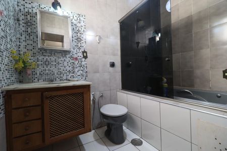 Casa para alugar com 163m², 3 quartos e 2 vagasBanheiro da Suíte