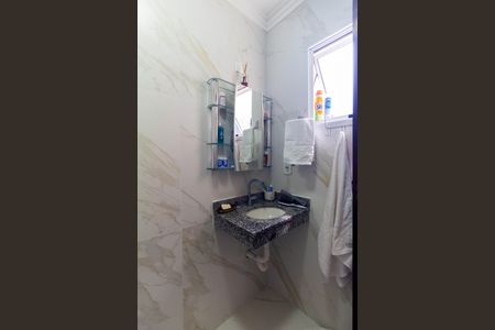 Casa de condomínio à venda com 54m², 2 quartos e 1 vaga Casa de condomínio à venda com 54m², 2 quartos e 1 vagaBanheiro da Suíte 2