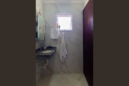 Casa de condomínio à venda com 54m², 2 quartos e 1 vaga Casa de condomínio à venda com 54m², 2 quartos e 1 vagaBanheiro da Suíte 2