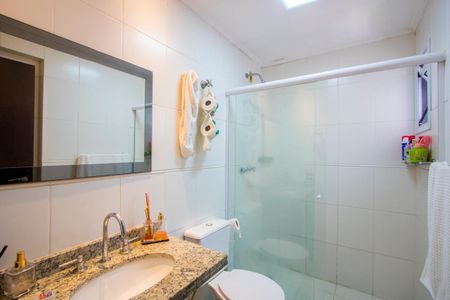 Apartamento à venda com 127m², 4 quartos e 2 vagasBanheiro do quarto 2