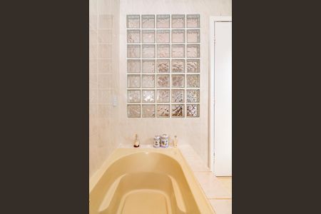 Apartamento para alugar com 240m², 4 quartos e 3 vagasBanheiro da Suíte