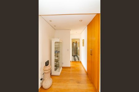 Apartamento para alugar com 240m², 4 quartos e 3 vagasCorredor