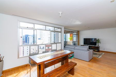 Apartamento para alugar com 240m², 4 quartos e 3 vagasSala