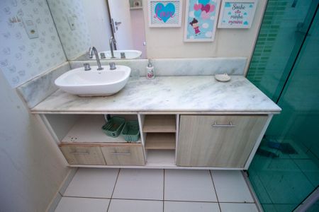 Casa de condomínio para alugar com 300m², 3 quartos e 4 vagasBanheiro da Suíte 3