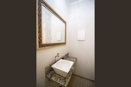 Casa de condomínio para alugar com 300m², 3 quartos e 4 vagasLavabo 