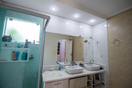 Casa de condomínio para alugar com 300m², 3 quartos e 4 vagasBanheiro da Suíte 1