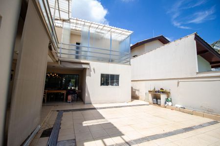 Casa de condomínio para alugar com 300m², 3 quartos e 4 vagasÁrea Externa 