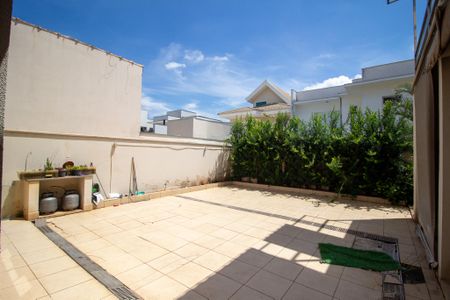 Casa de condomínio para alugar com 300m², 3 quartos e 4 vagasÁrea Externa 