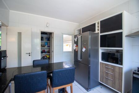 Casa de condomínio para alugar com 300m², 3 quartos e 4 vagasCozinha 