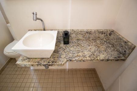 Casa de condomínio para alugar com 300m², 3 quartos e 4 vagasLavabo 