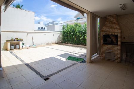 Casa de condomínio para alugar com 300m², 3 quartos e 4 vagasÁrea Externa 