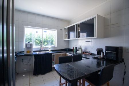 Casa de condomínio para alugar com 300m², 3 quartos e 4 vagasCozinha 