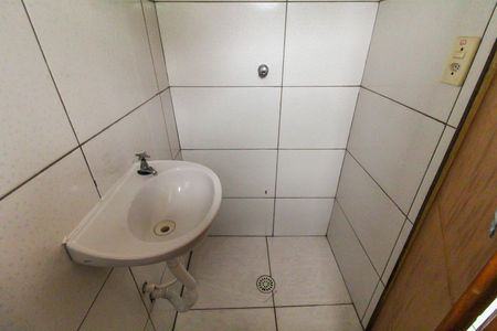 Banheiro de casa para alugar com 1 quarto, 25m² em Vila Carolina, São Paulo