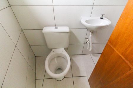 Banheiro de casa para alugar com 1 quarto, 25m² em Vila Carolina, São Paulo