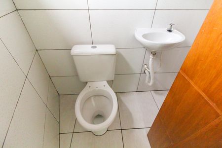 Banheiro de casa para alugar com 1 quarto, 25m² em Vila Carolina, São Paulo