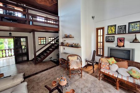 Sala 1 de casa de condomínio à venda com 4 quartos, 275m² em Sapê, Niterói