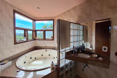 Casa de condomínio à venda com 275m², 4 quartos e 2 vagasBanheiro da Suíte 1