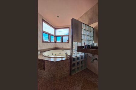 Casa de condomínio à venda com 275m², 4 quartos e 2 vagasBanheiro da Suíte 1