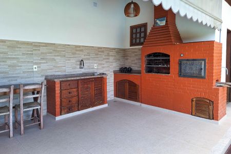 Casa de condomínio à venda com 275m², 4 quartos e 2 vagasQuintal