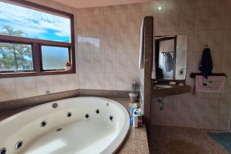 Casa de condomínio à venda com 275m², 4 quartos e 2 vagasBanheiro da Suíte 1