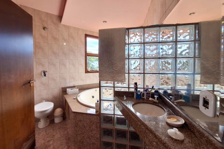 Casa de condomínio à venda com 275m², 4 quartos e 2 vagasBanheiro da Suíte 1