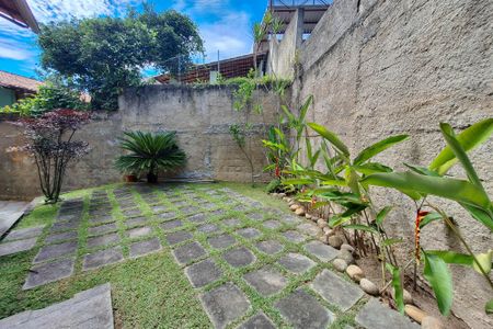 Casa de condomínio à venda com 275m², 4 quartos e 2 vagasQuintal