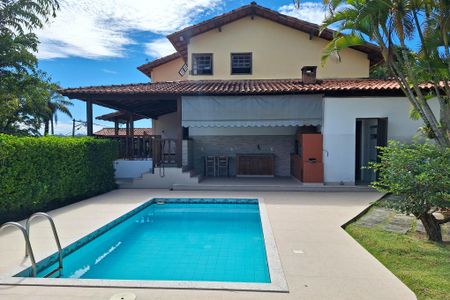 Casa de condomínio à venda com 275m², 4 quartos e 2 vagasQuintal